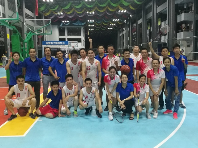 888官网集团运动合影